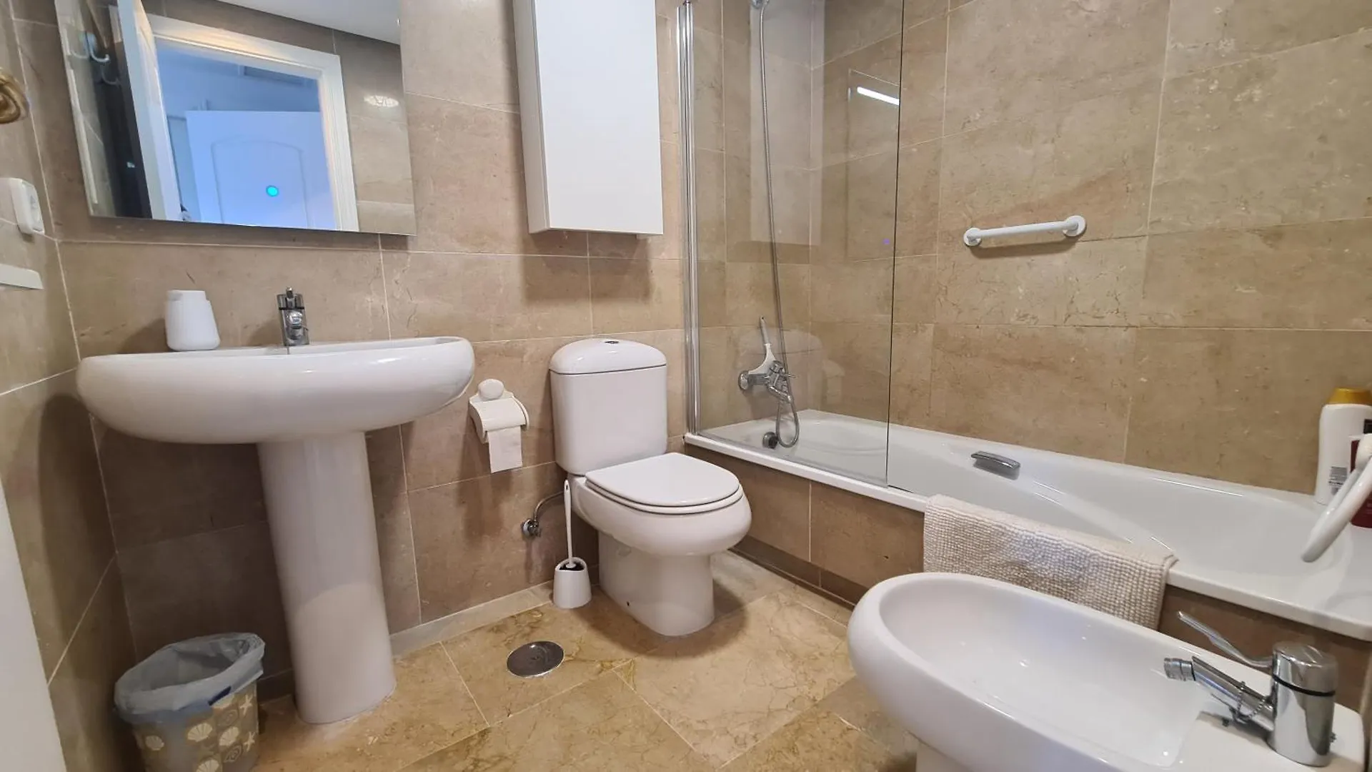 Lovely 2-Bed Apartment In Marina De La Duquesa Castillo de Sabinillas