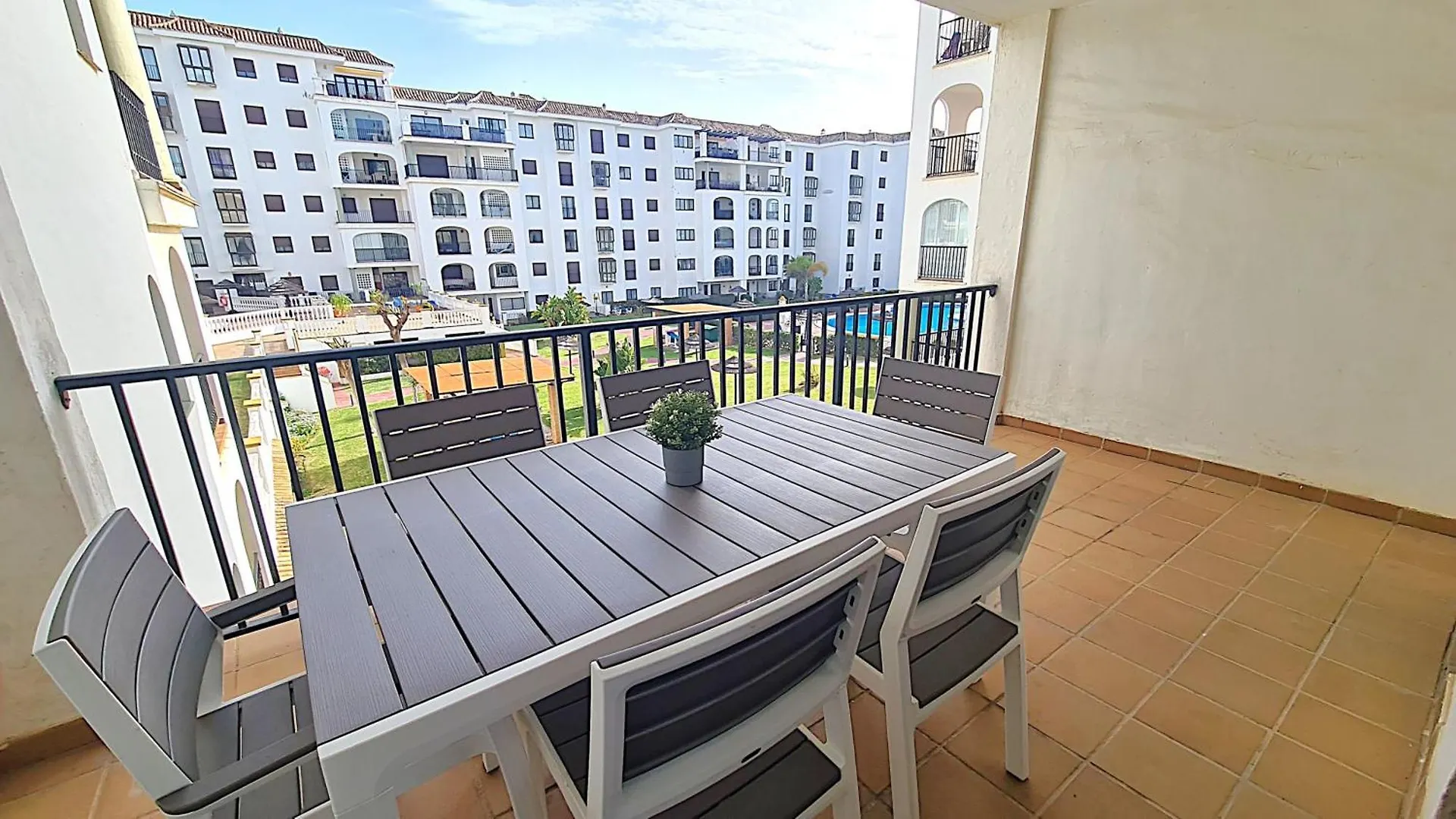 Lovely 2-Bed Apartment In Marina De La Duquesa Castillo de Sabinillas Spain